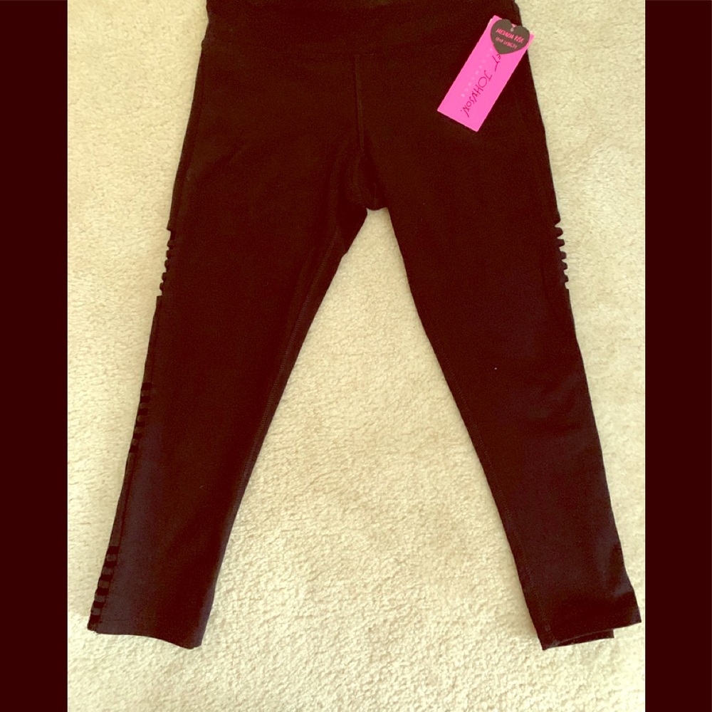 Performance capris